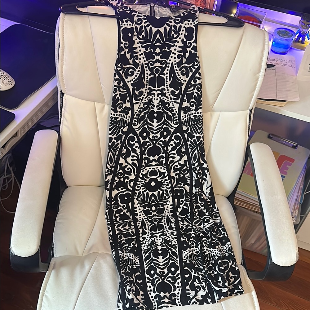 Elegant Black and White Patterned Dress XS
